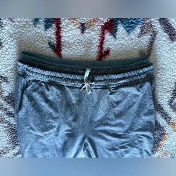 Vuori Women’s Performance Jogger Size Medium Gray Heather - Picture 5 of 12
